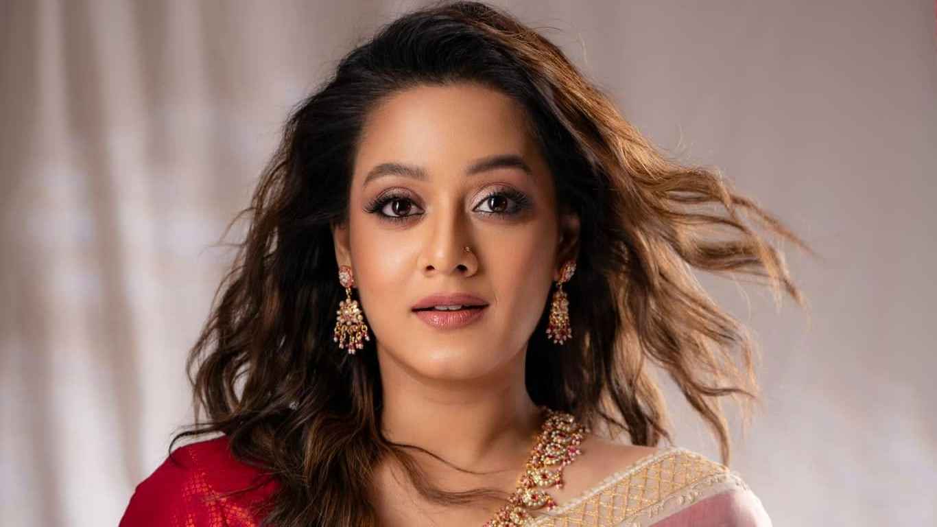 দীঘির বিরুদ্ধে অপেশাদারিত্বের অভিযোগ পরিচালকের